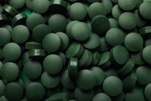 zielone tabletki spiruliny